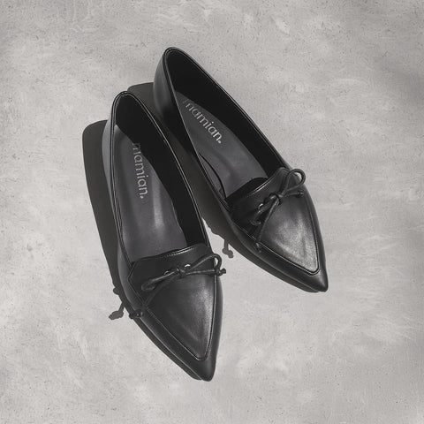 2025AW：紐リボン フラット ローファー（m17061）ブラック/mamian（マミアン）