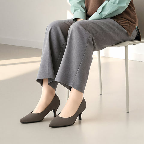 2025AW：ポインテッドトゥ スエードパンプス（m55225）トープグレージュS/mamian（マミアン）